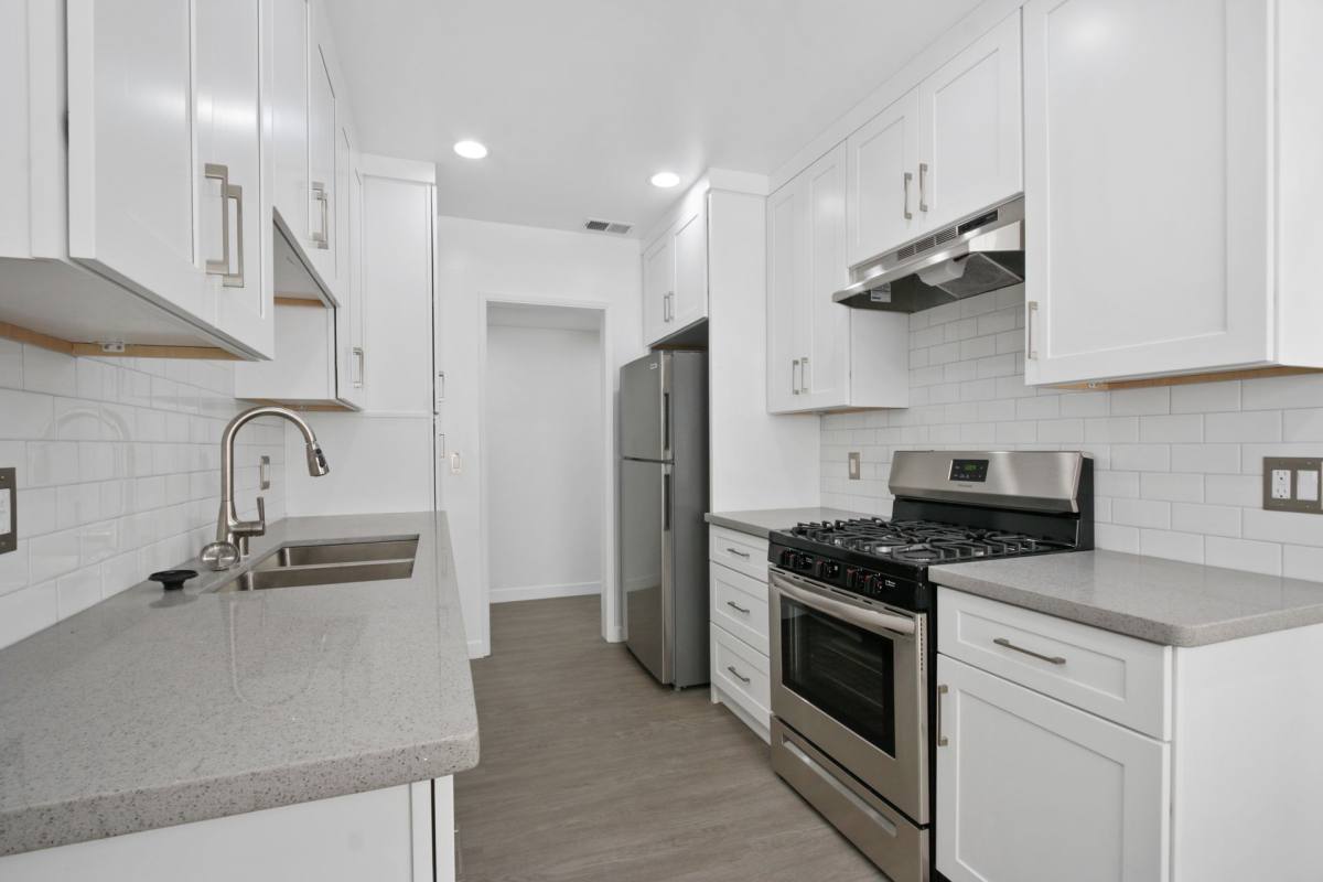 Apartment for rent at 828 18th St, Santa Monica, CA 90403