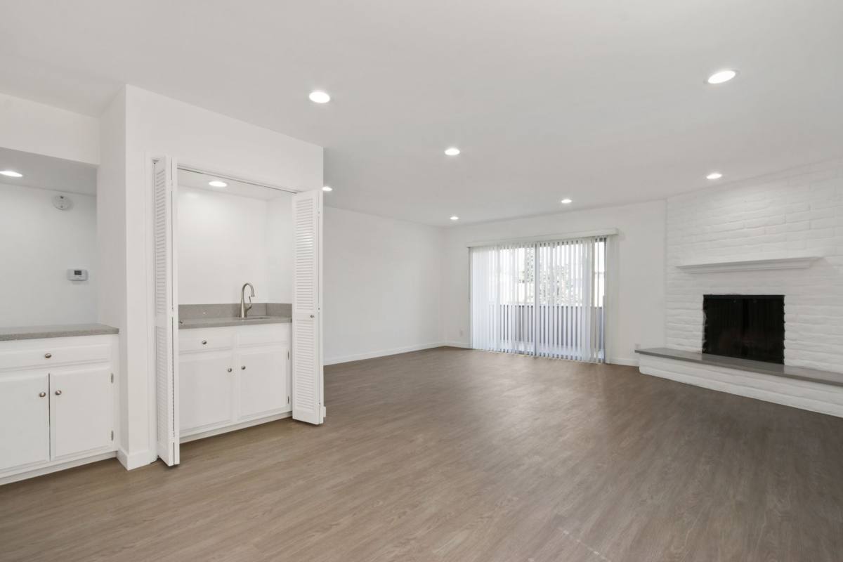 Apartment for rent at 828 18th St, Santa Monica, CA 90403