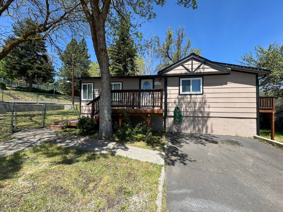 House for rent at 1503 Delta St, Klamath Falls, OR 97601