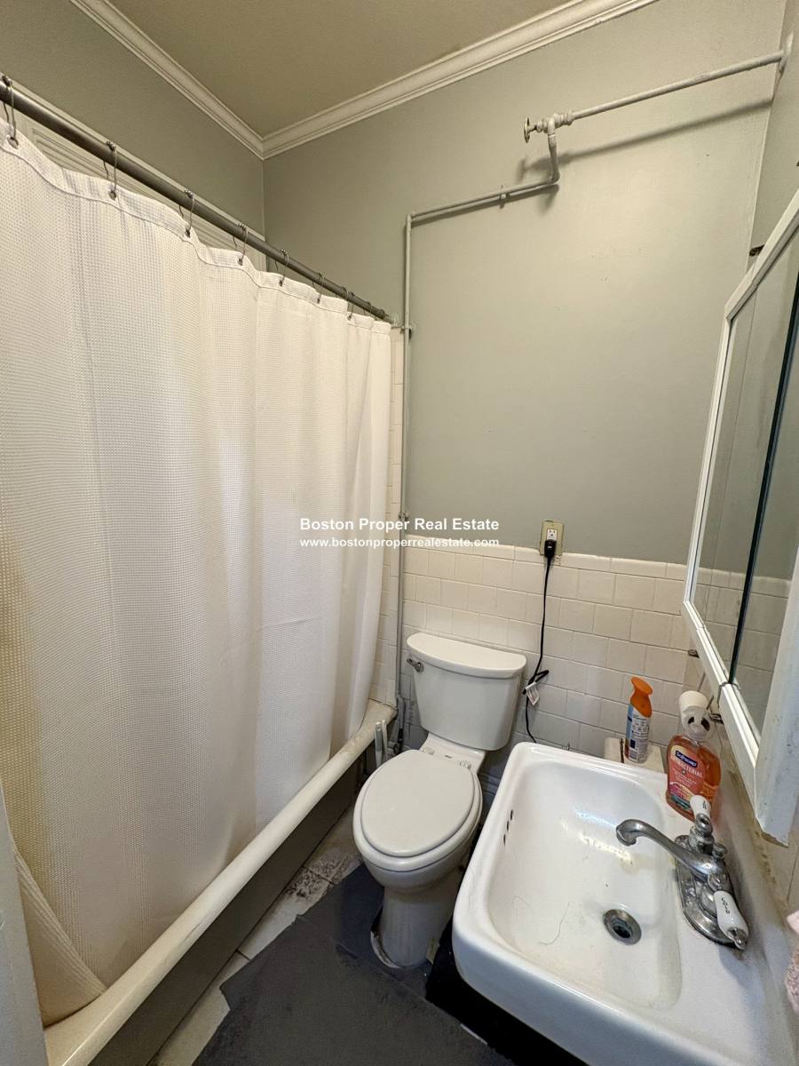 Apartment for rent at 177 Marlborough #9, Boston, MA 02116