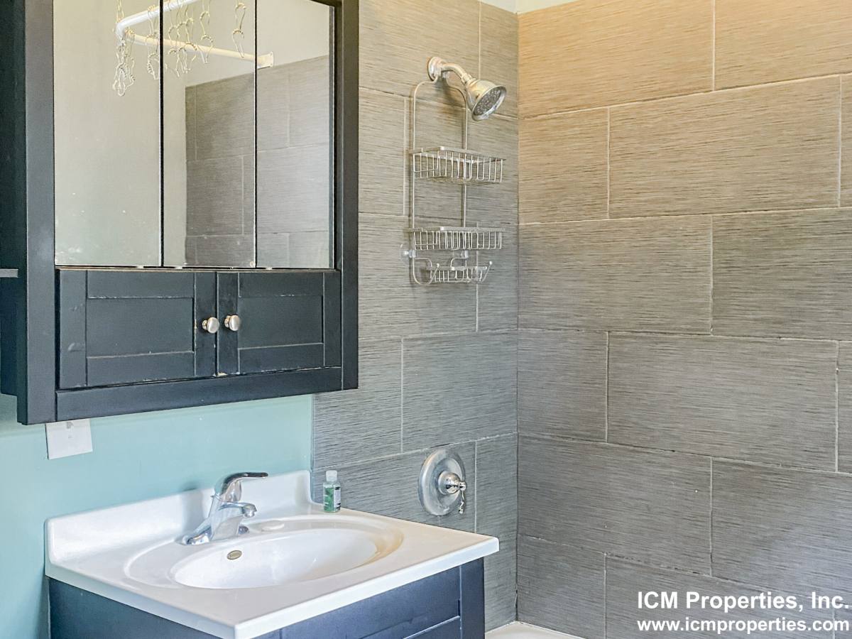 Apartment for rent at 2876 N Clark St #2, Chicago, IL 60657