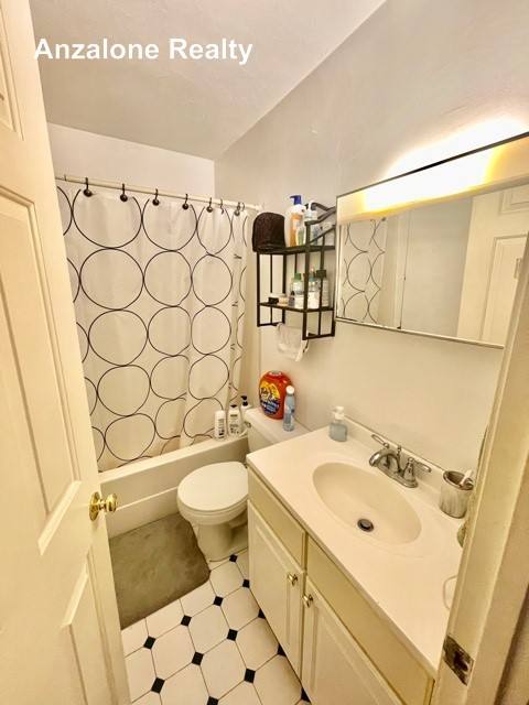 House for rent at 17 Thacher St #3, Boston, MA 02113