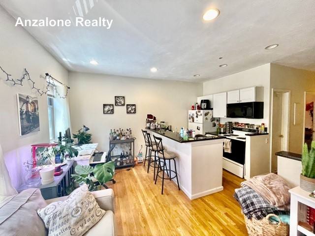 House for rent at 17 Thacher St #3, Boston, MA 02113