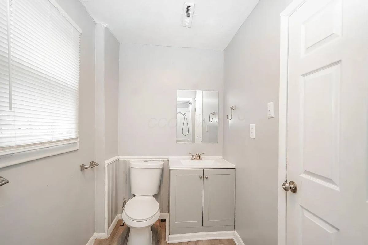 House for rent at 2864 E 10th Ave, Columbus, OH 43219