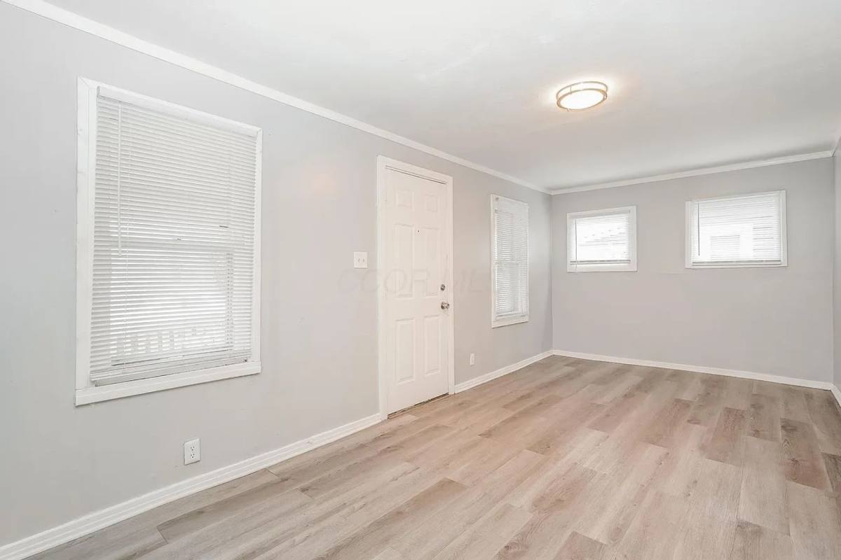 House for rent at 2864 E 10th Ave, Columbus, OH 43219