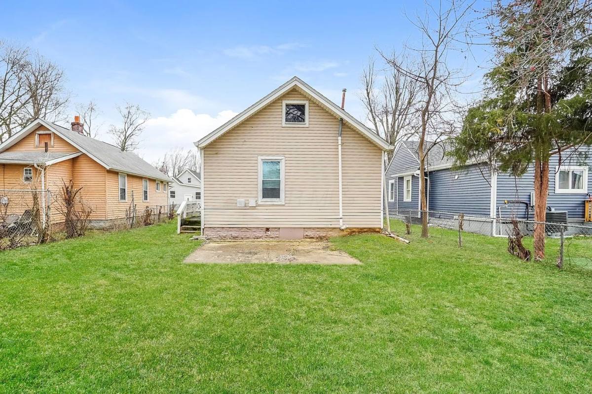 House for rent at 2864 E 10th Ave, Columbus, OH 43219