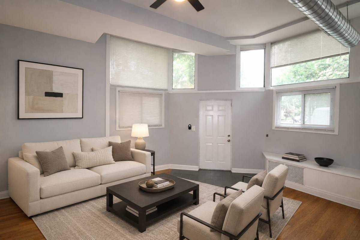 Apartment for rent at 1700 W Barry #1F, Chicago, IL 60657