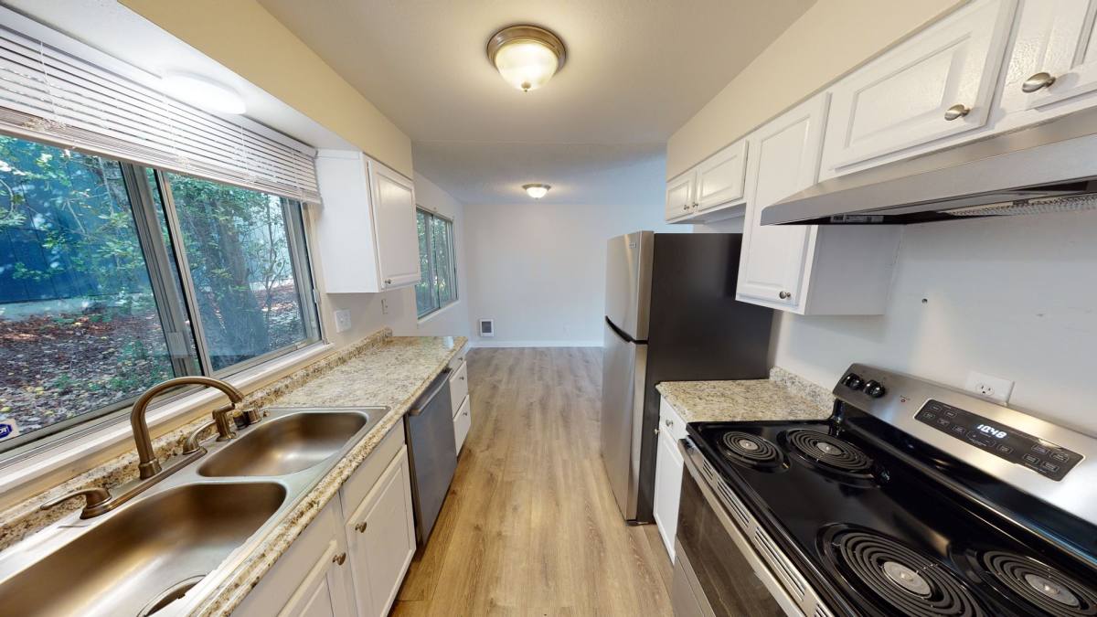 Townhouse for rent at 28606 25th Place S, Federal Way, WA 98003