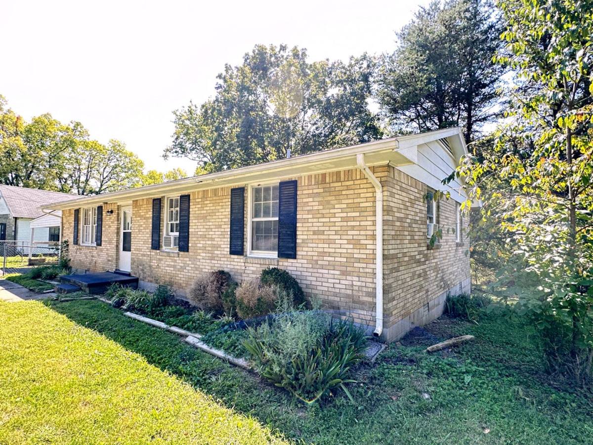 House for rent at 1815 E 7th St, Hopkinsville, KY 42240