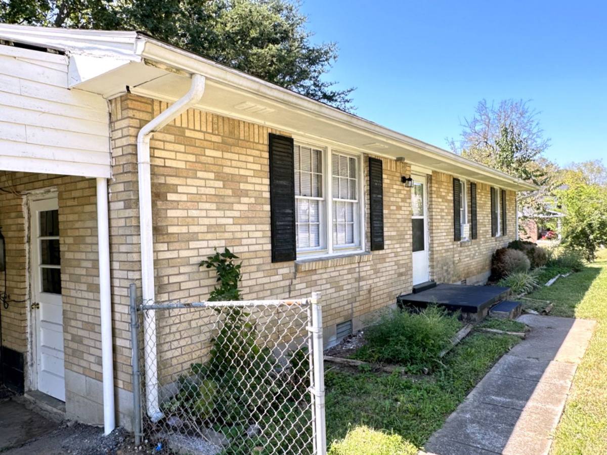 House for rent at 1815 E 7th St, Hopkinsville, KY 42240
