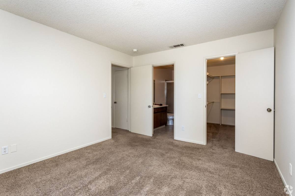 Apartment for rent at 4144 N Valentine Ave, Fresno, CA 93722