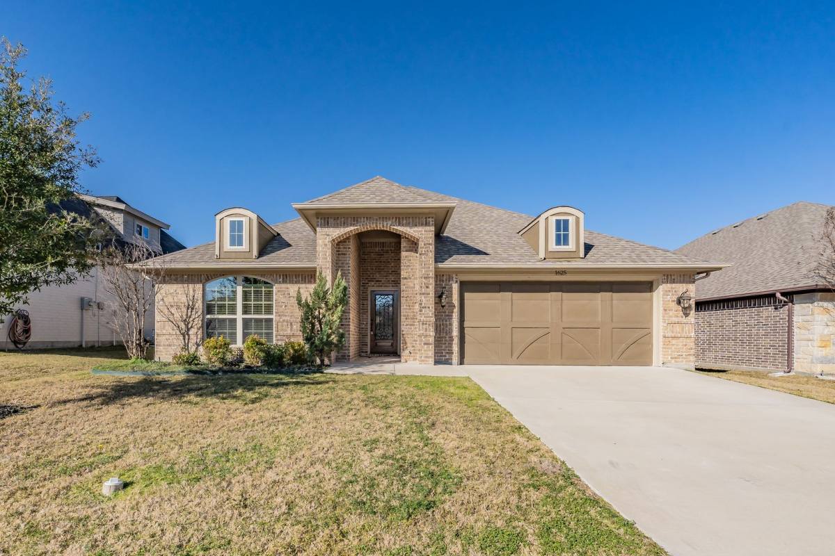 House for rent at 1625 Town Creek Circle, Weatherford, TX 76086
