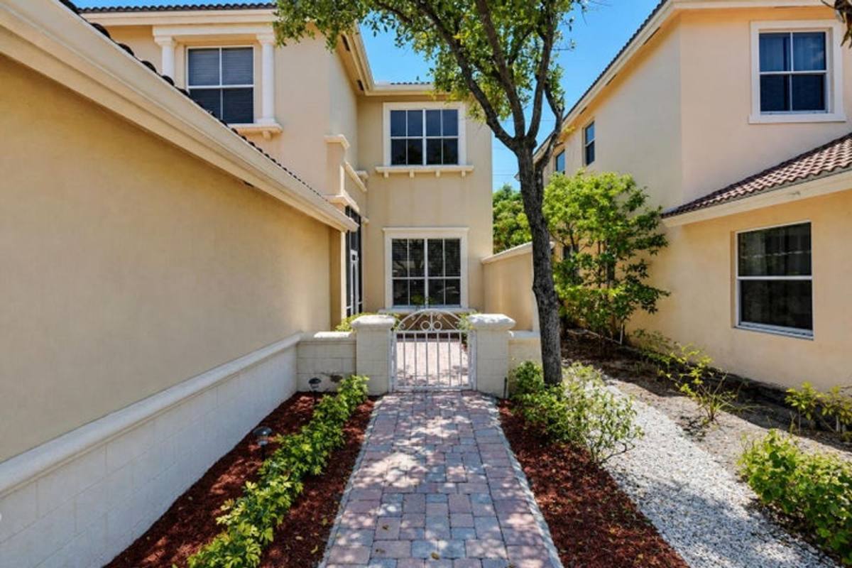 House for rent at 3945 Torres Circle, West Palm Beach, FL 33409
