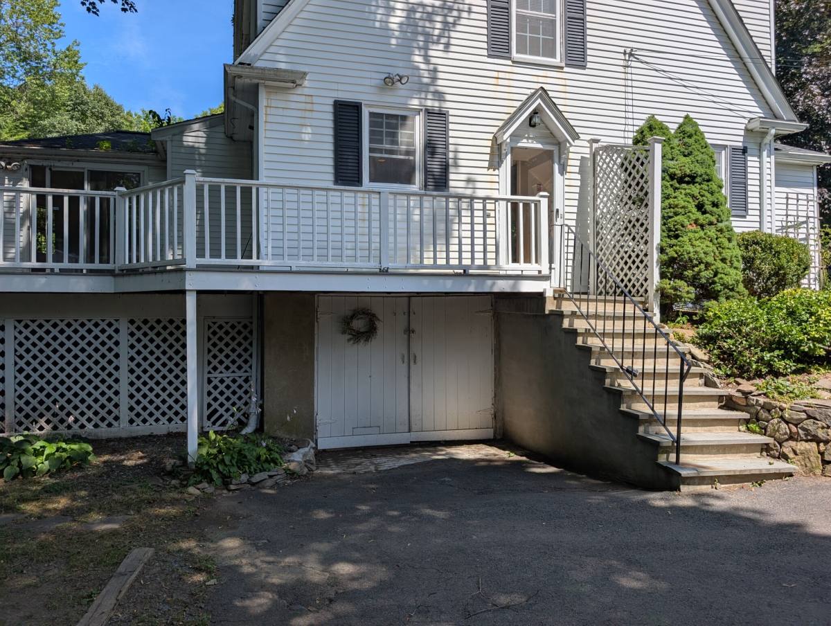 Apartment for rent at 22 Cleveland, Wellesley Hills, MA 02481