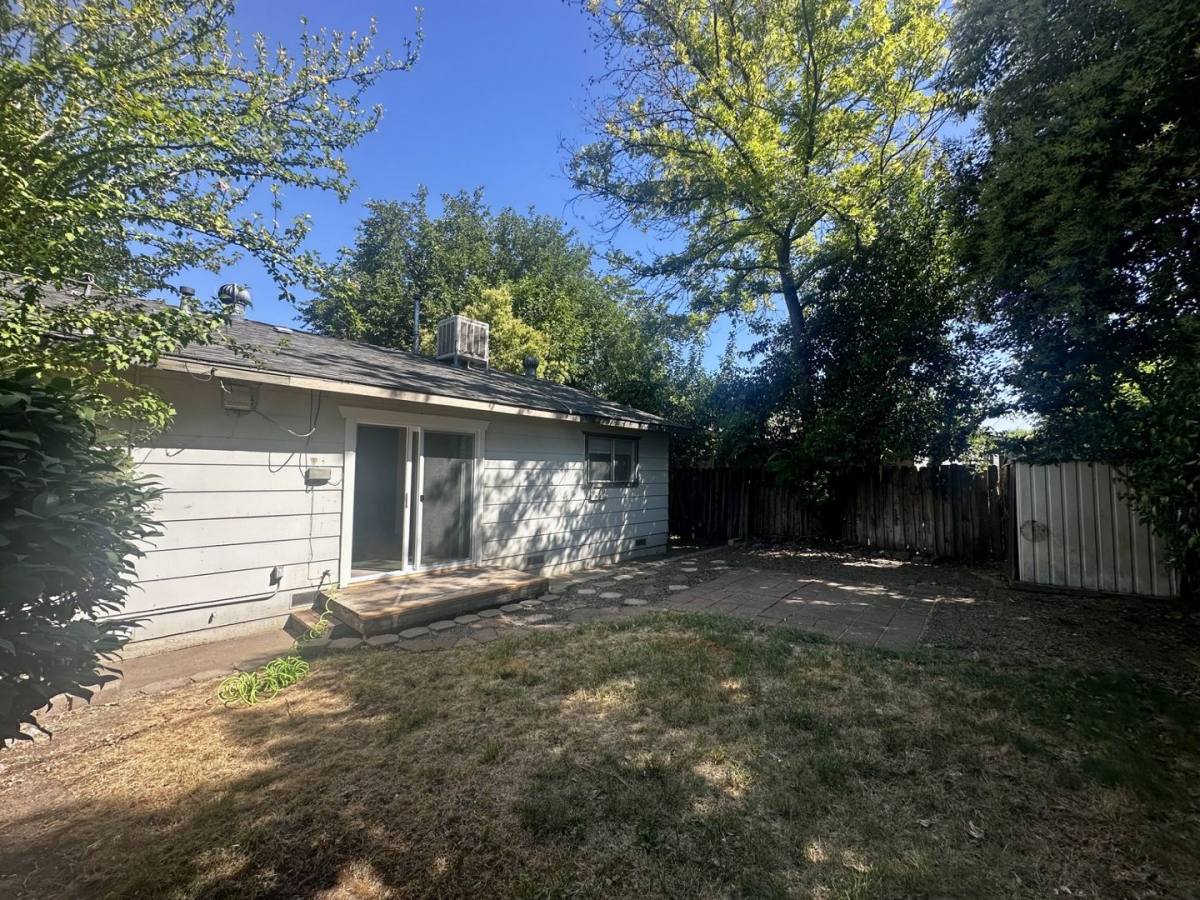 House for rent at 3257 Daisy St, Anderson, CA 96007