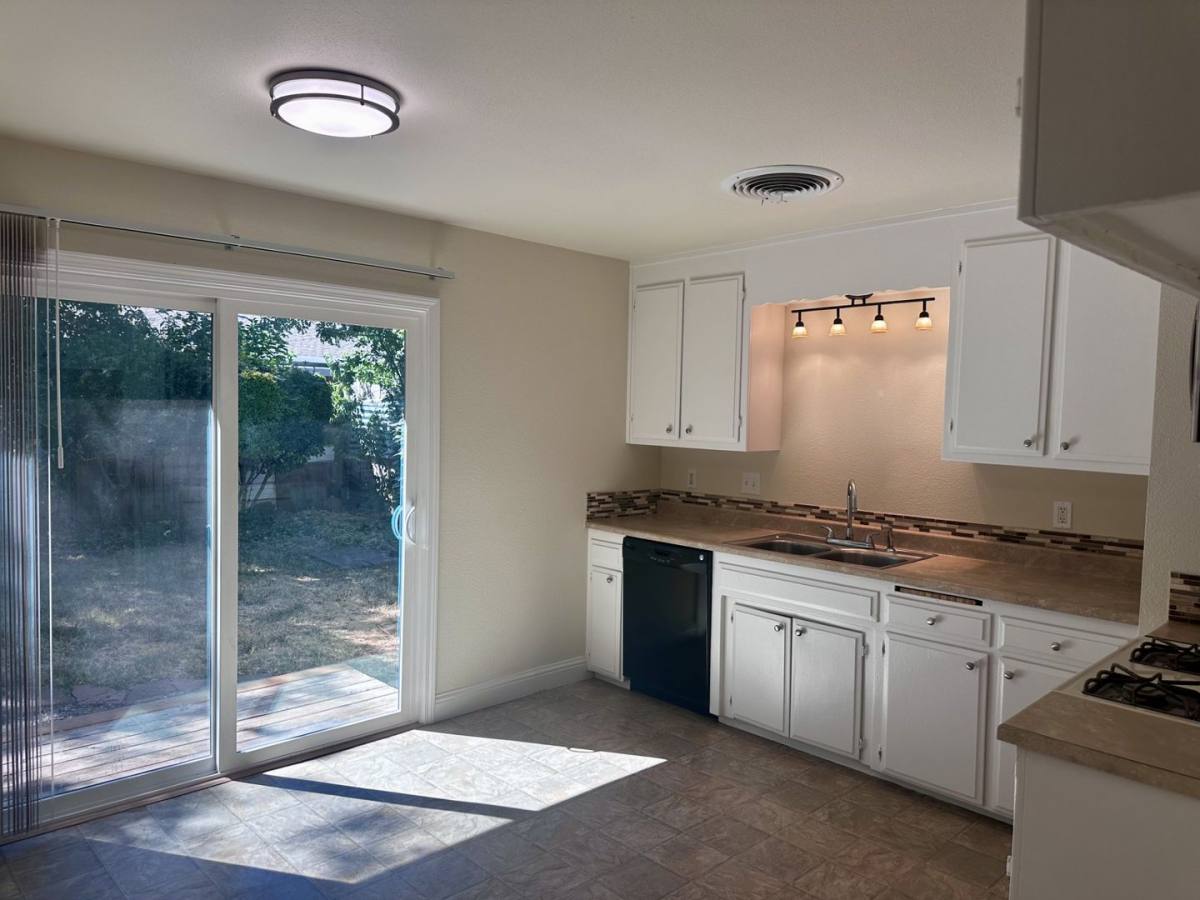House for rent at 3257 Daisy St, Anderson, CA 96007