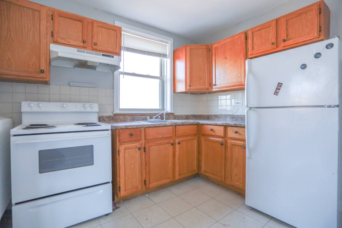 Apartment for rent at 2415 W Farragut #2B, Chicago, IL 60625
