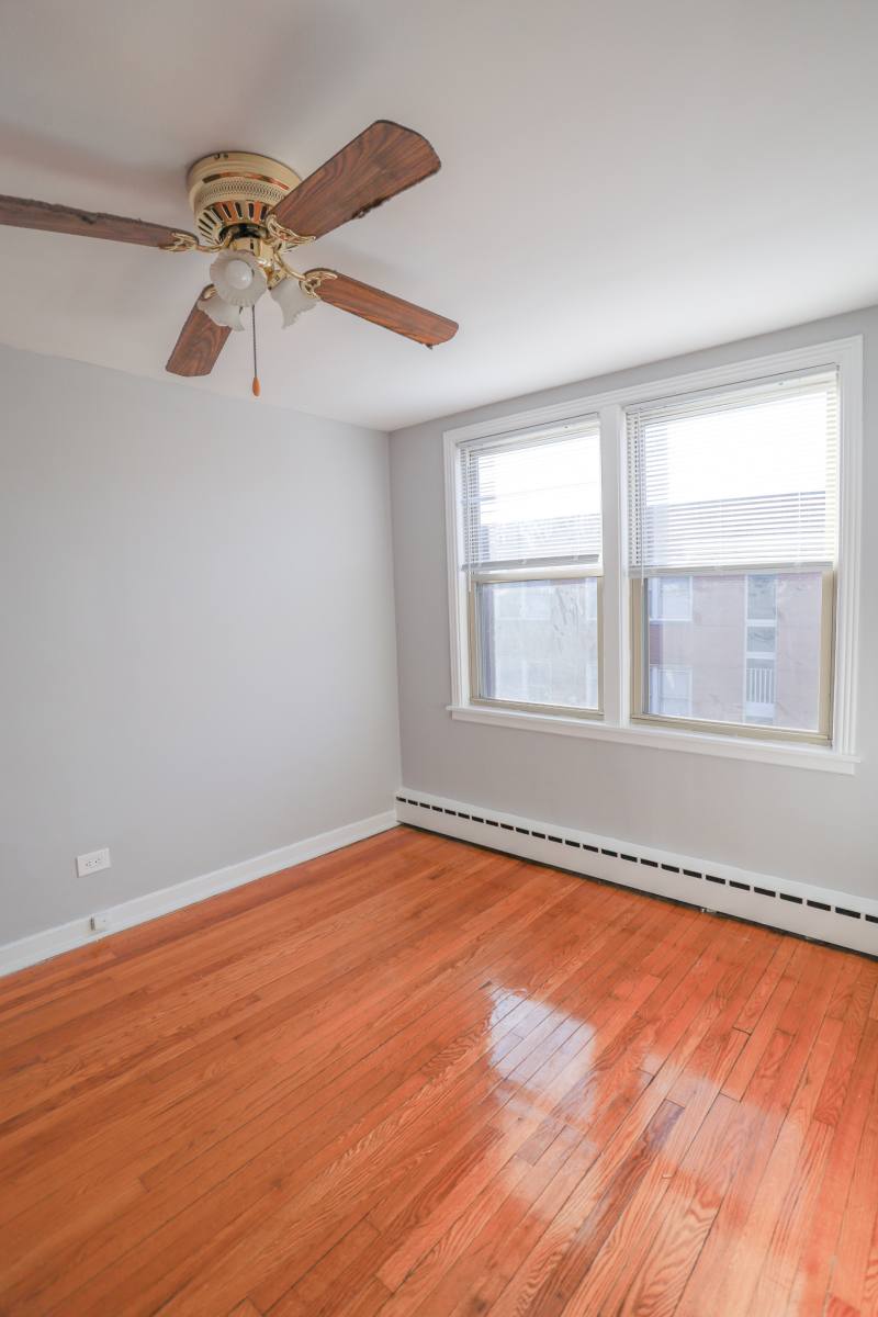 Apartment for rent at 2415 W Farragut #2B, Chicago, IL 60625