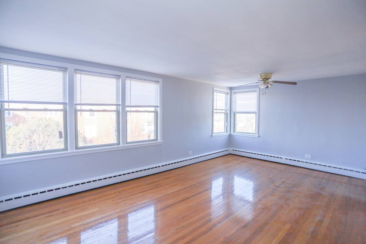 Apartment for rent at 2415 W Farragut #2B, Chicago, IL 60625