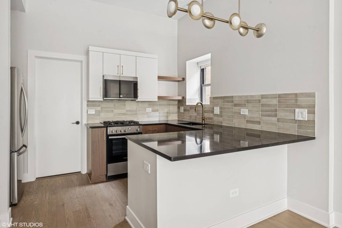 Apartment for rent at 2119 N Clark St #2F, Chicago, IL 60614