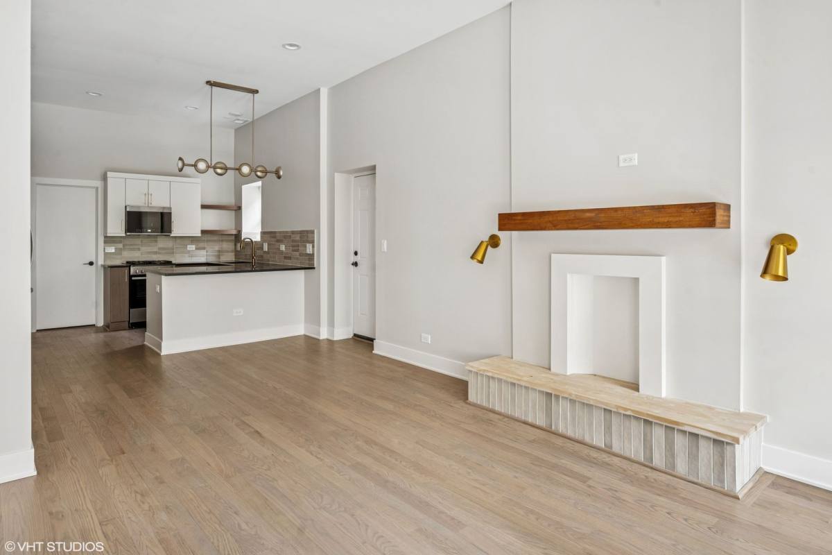 Apartment for rent at 2119 N Clark St #2F, Chicago, IL 60614
