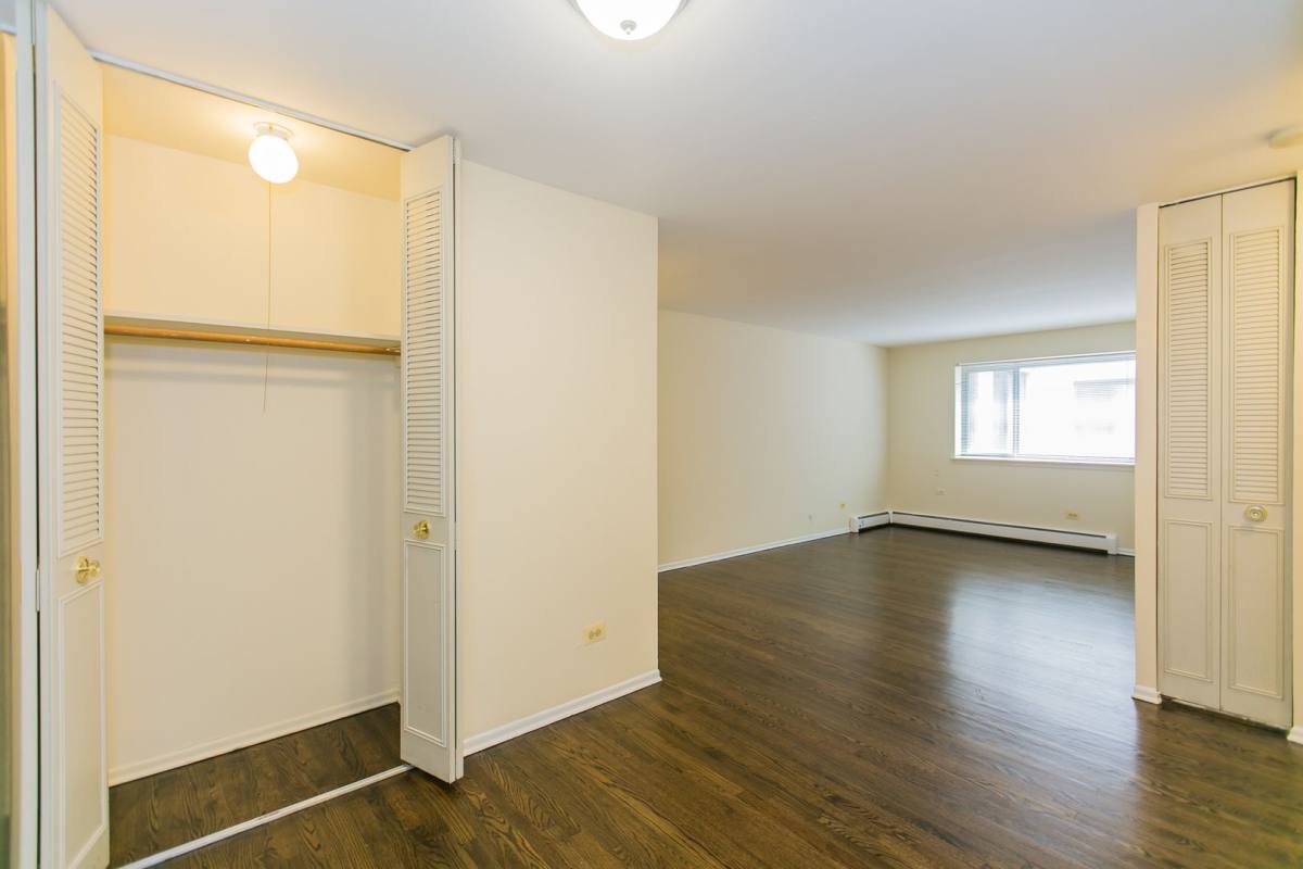 Apartment for rent at 525 W Deming #402, Chicago, IL 60614