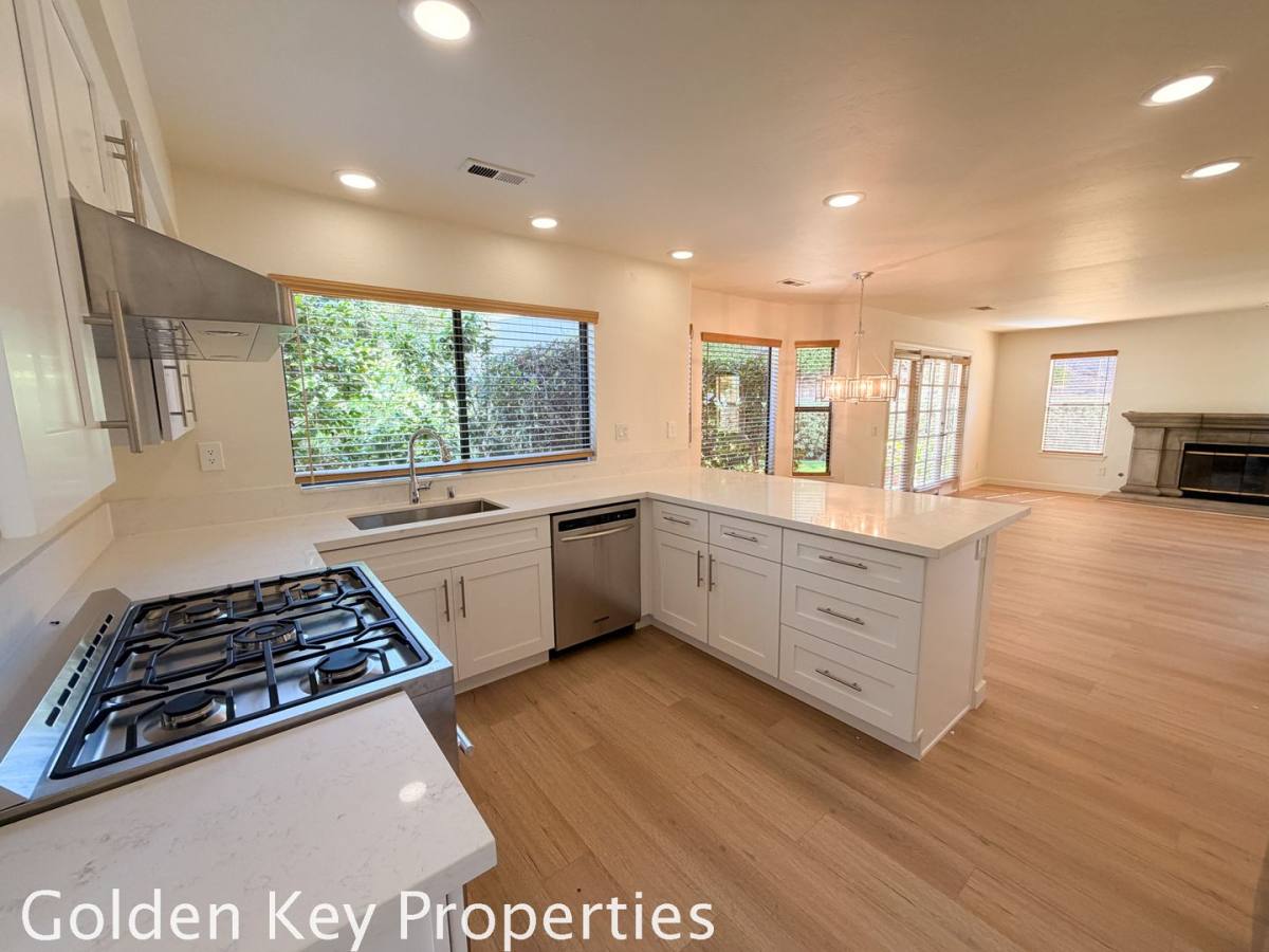 House for rent at 2230 Sara Way, Carlsbad, CA 92008