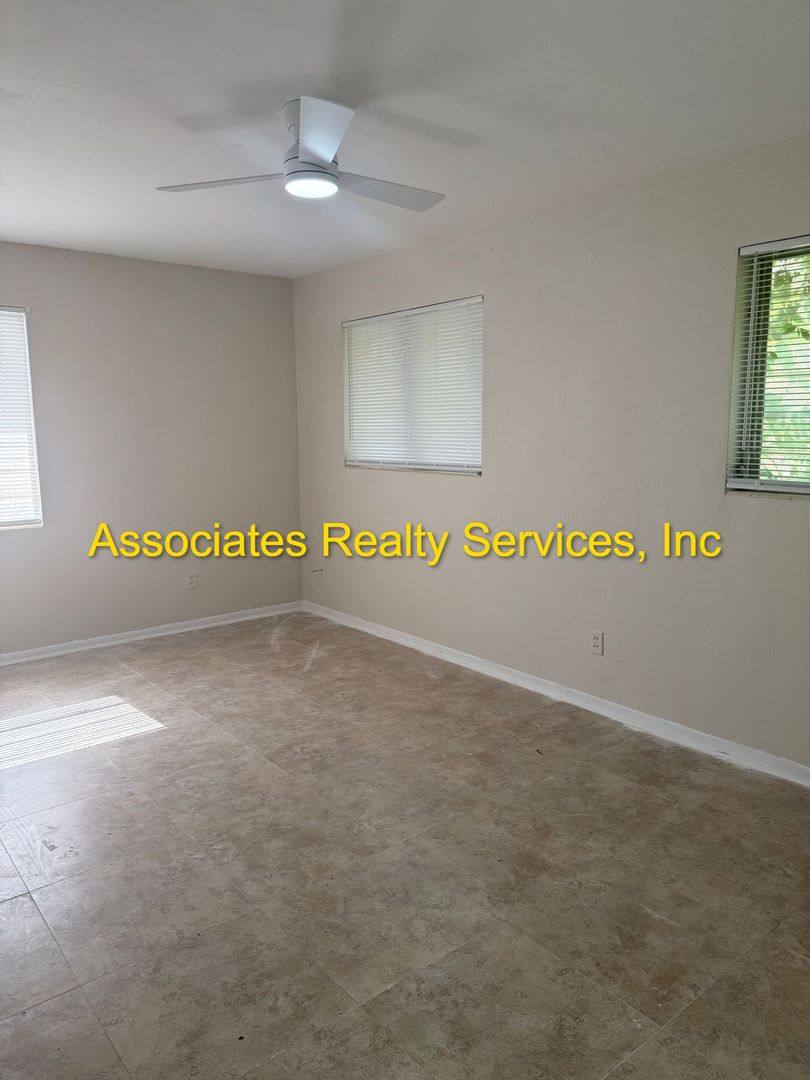 Apartment for rent at 618 NW 14th Ave, Gainesville, FL 32605