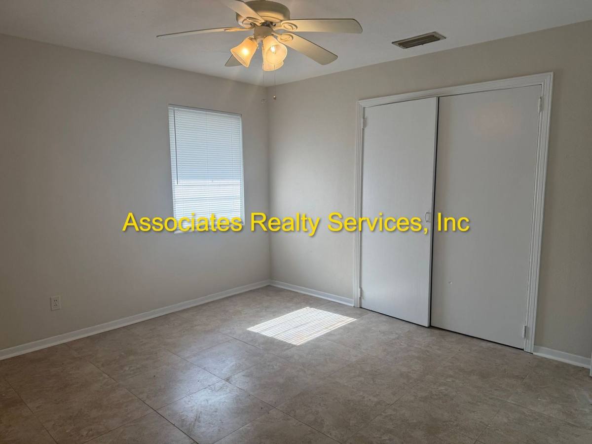Apartment for rent at 618 NW 14th Ave, Gainesville, FL 32605