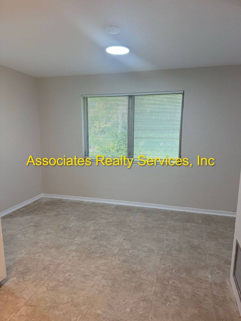 Apartment for rent at 618 NW 14th Ave, Gainesville, FL 32605