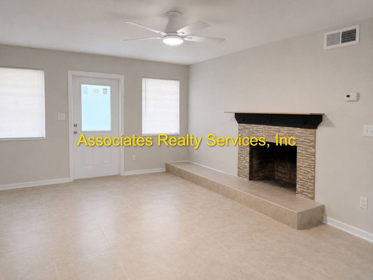 Apartment for rent at 618 NW 14th Ave, Gainesville, FL 32605