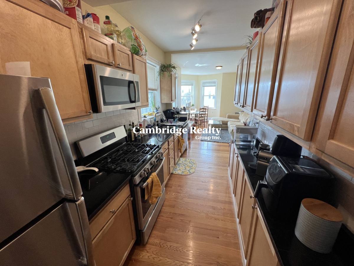 House for rent at 48-50 Lowell St #2T, Somerville, MA 02143