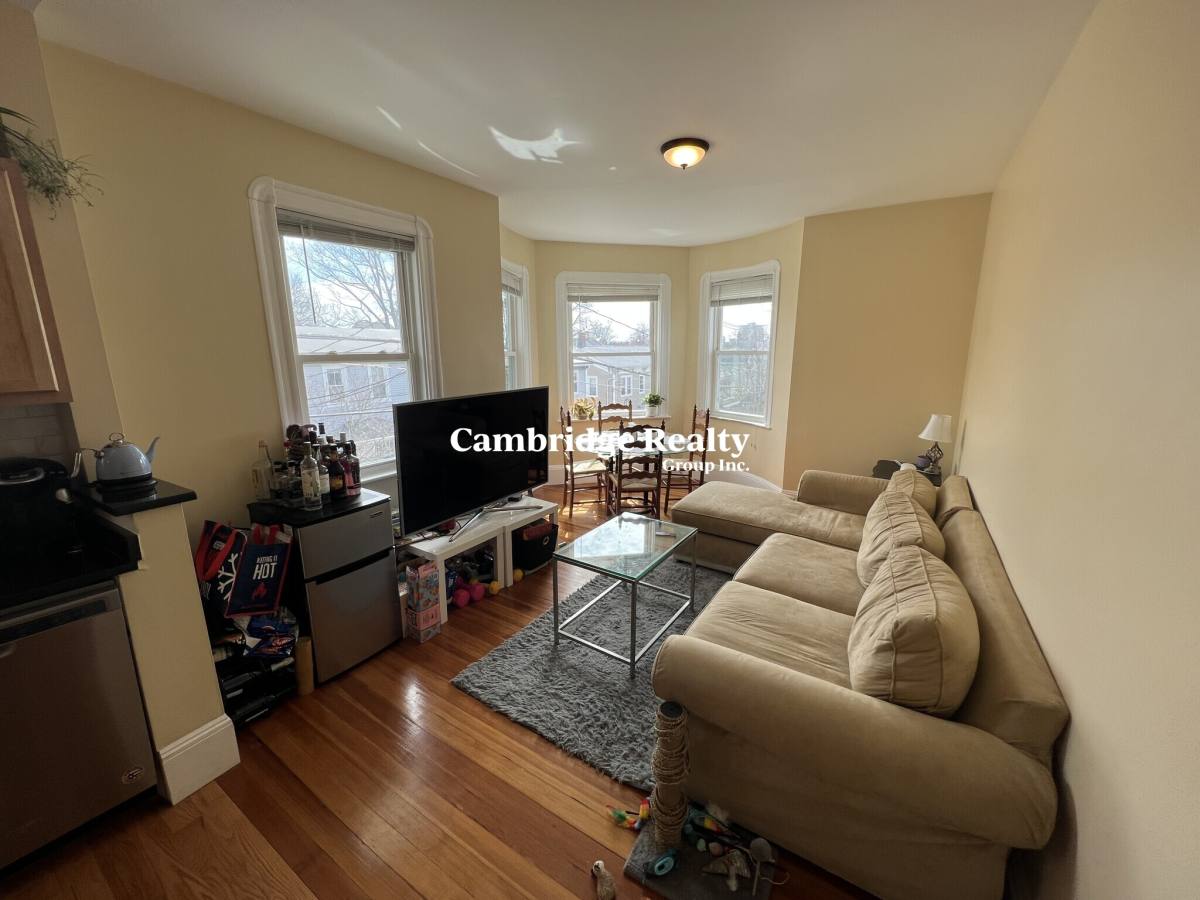 House for rent at 48-50 Lowell St #2T, Somerville, MA 02143