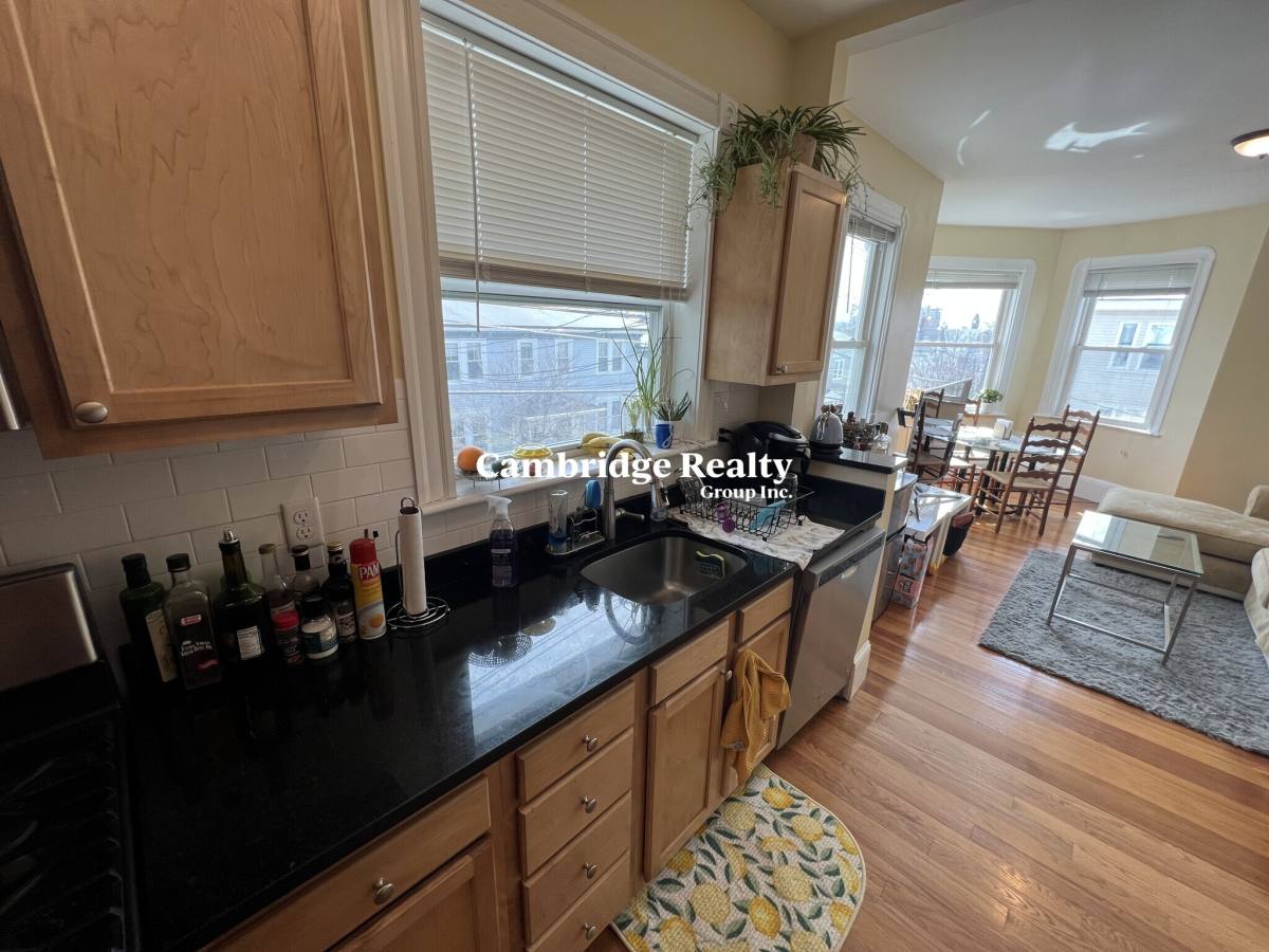 House for rent at 48-50 Lowell St #2T, Somerville, MA 02143