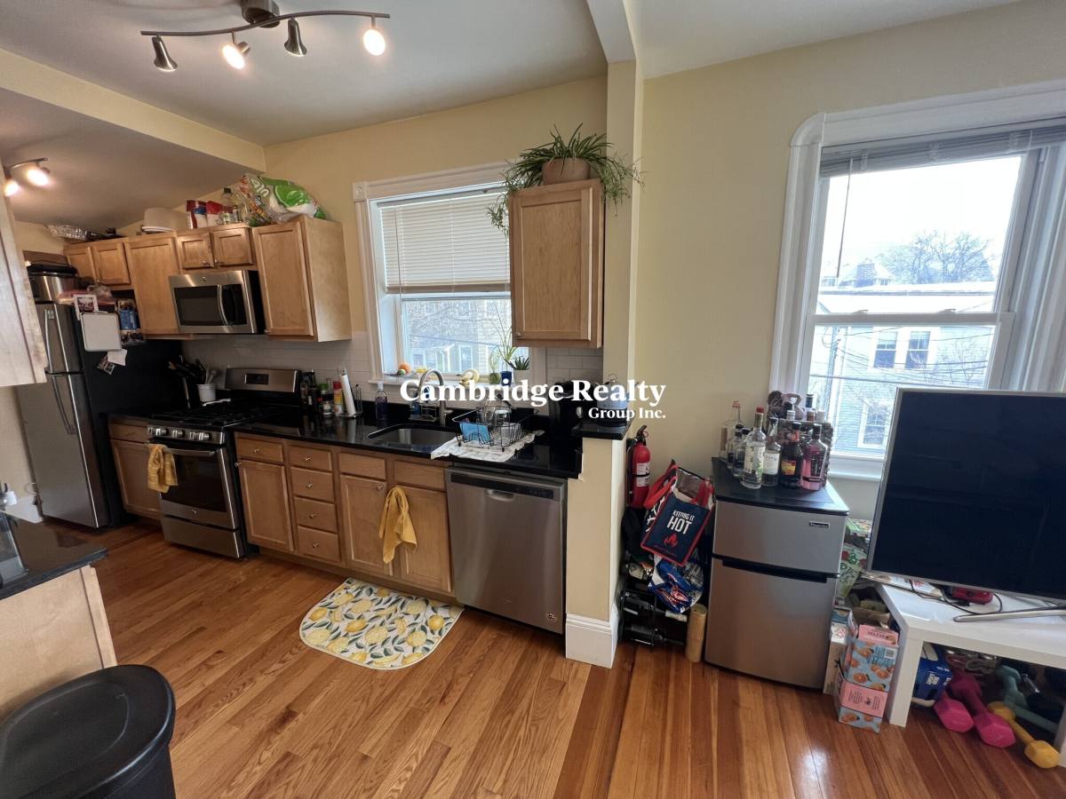 House for rent at 48-50 Lowell St #2T, Somerville, MA 02143