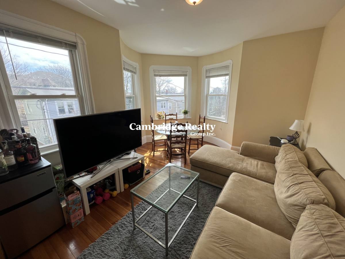 House for rent at 48-50 Lowell St #2T, Somerville, MA 02143