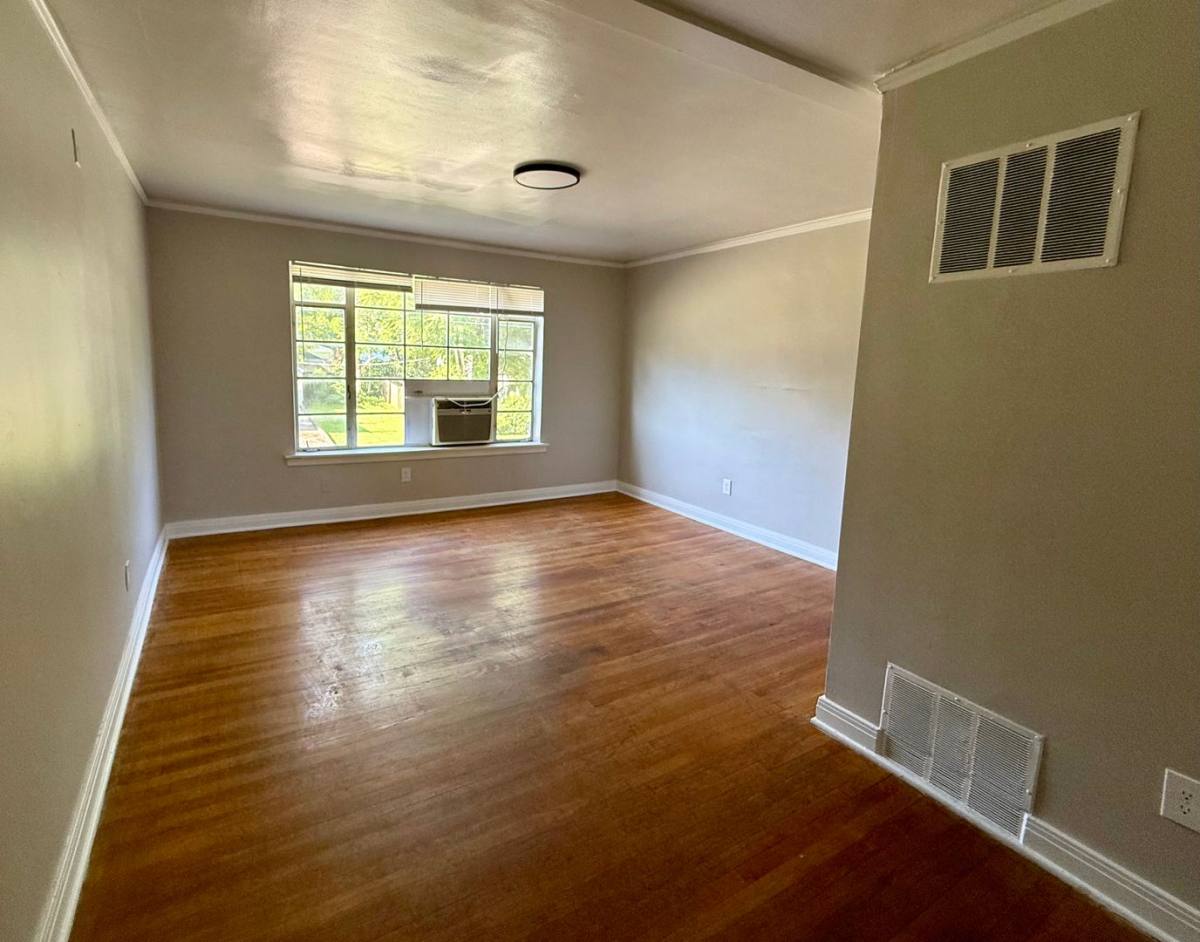 Apartment for rent at 1009 Flint St, Jonesboro, AR 72401