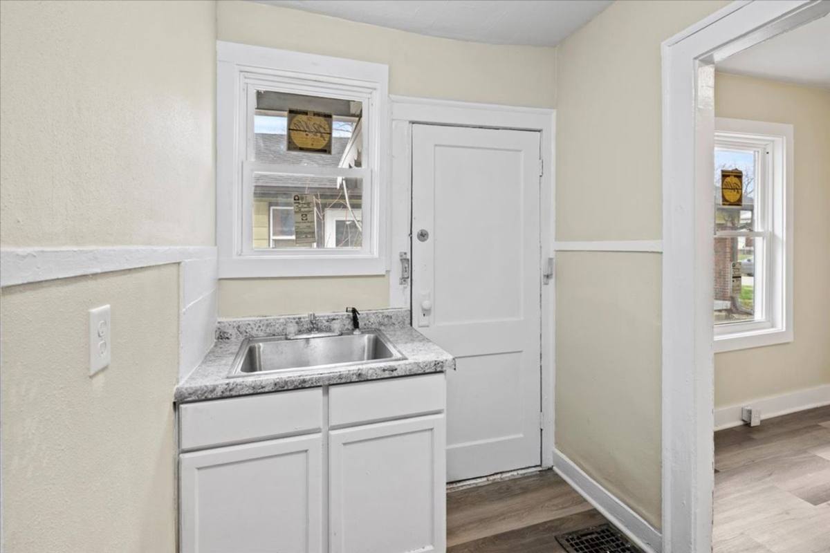Apartment for rent at 429-431 S Oakland Ave, Indianapolis, IN 46201