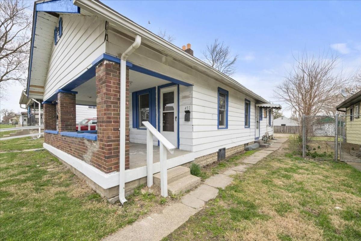 Apartment for rent at 429-431 S Oakland Ave, Indianapolis, IN 46201