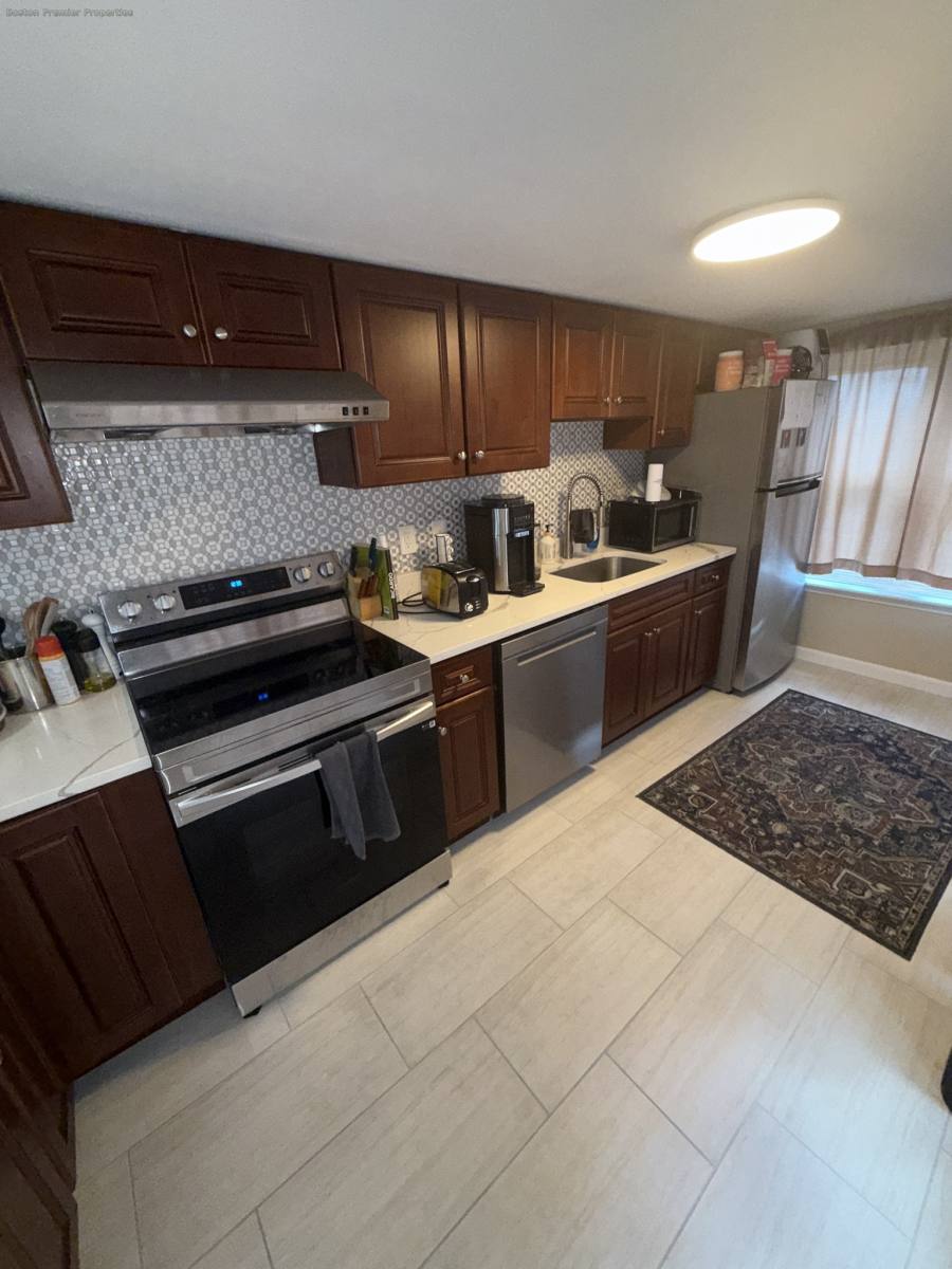 Apartment for rent at 79 Main St #2, Quincy, MA 02169