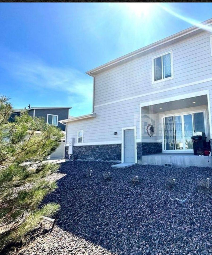Townhouse for rent at 23633 E 5th Dr, Aurora, CO 80018