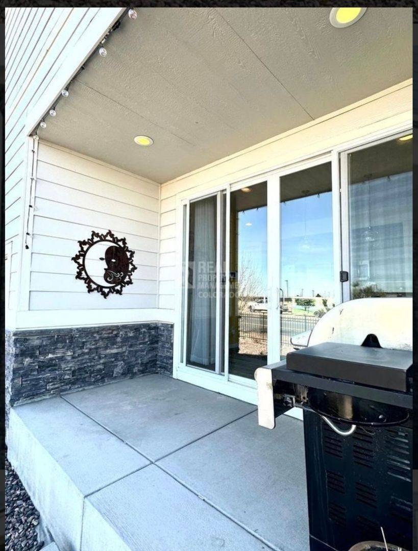 Townhouse for rent at 23633 E 5th Dr, Aurora, CO 80018
