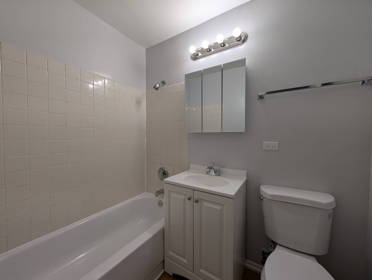 Apartment for rent at 4537 N Dover St #3B, Chicago, IL 60640