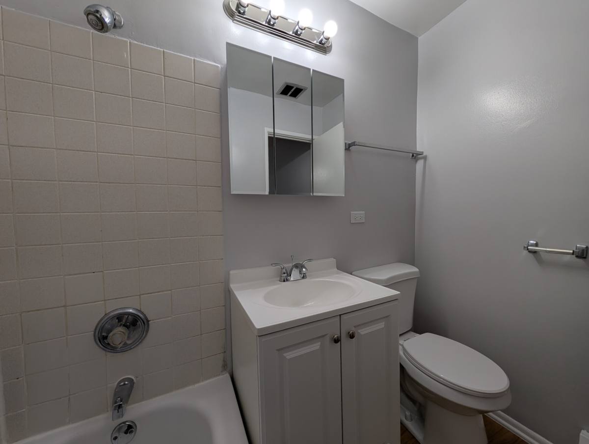 Apartment for rent at 4537 N Dover St #3B, Chicago, IL 60640