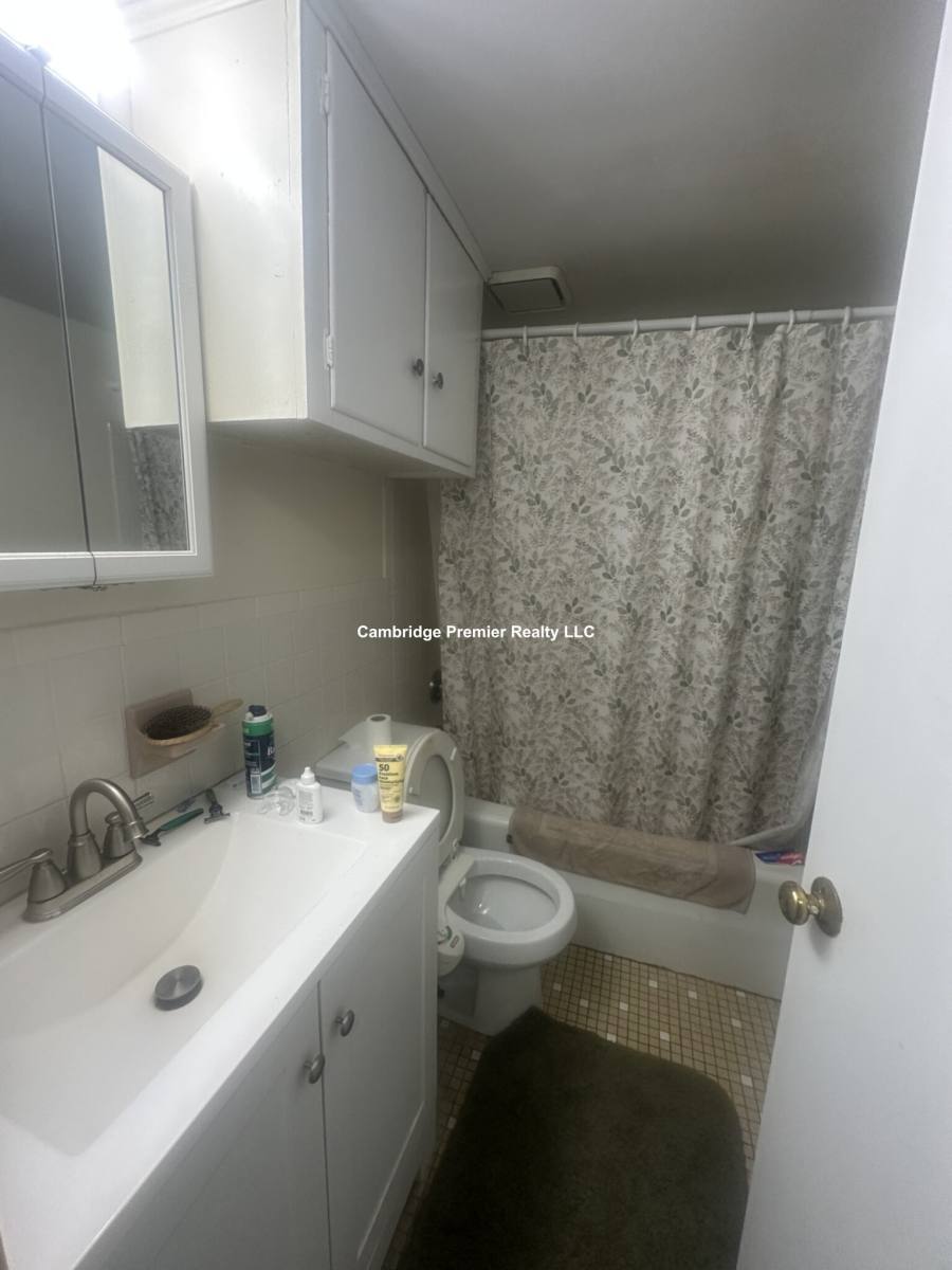 House for rent at 19 Cameron Ave #B, Somerville, MA 02144