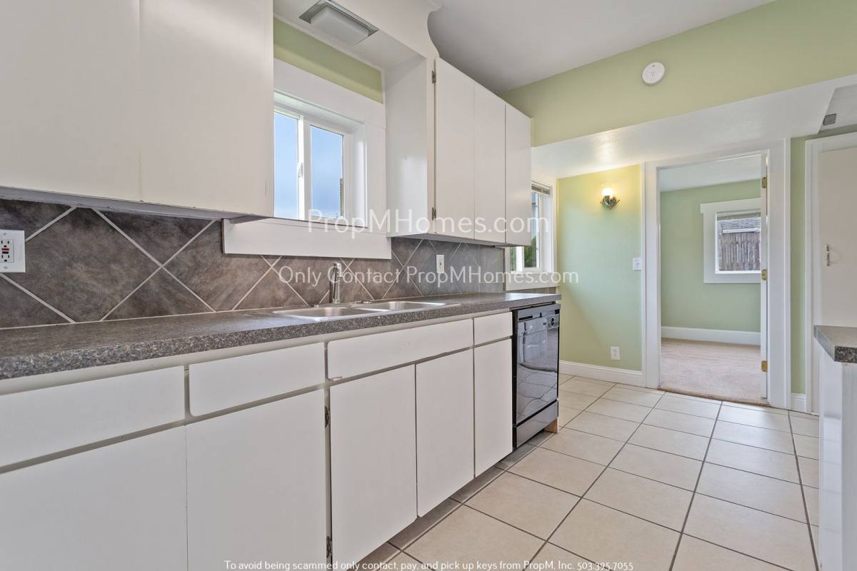 House for rent at 1731 SE 139th Ave, Portland, OR 97233