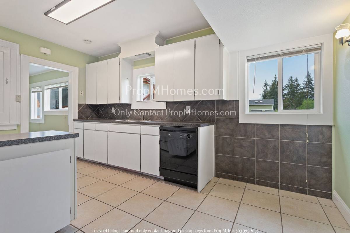 House for rent at 1731 SE 139th Ave, Portland, OR 97233