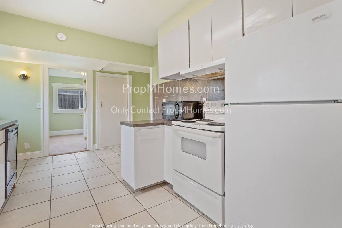 House for rent at 1731 SE 139th Ave, Portland, OR 97233
