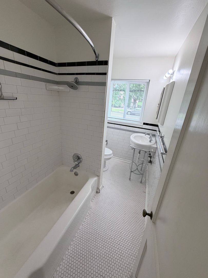Condo for rent at 2041 NE Clackamas St #3, Portland, OR 97232