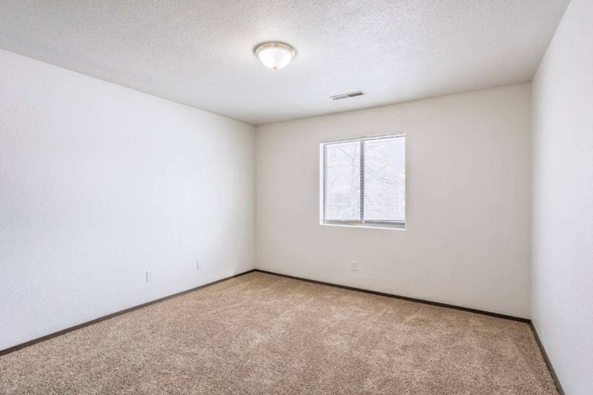 Apartment for rent at 811-860 Hawkeye Dr, Dubuque, IA 52001